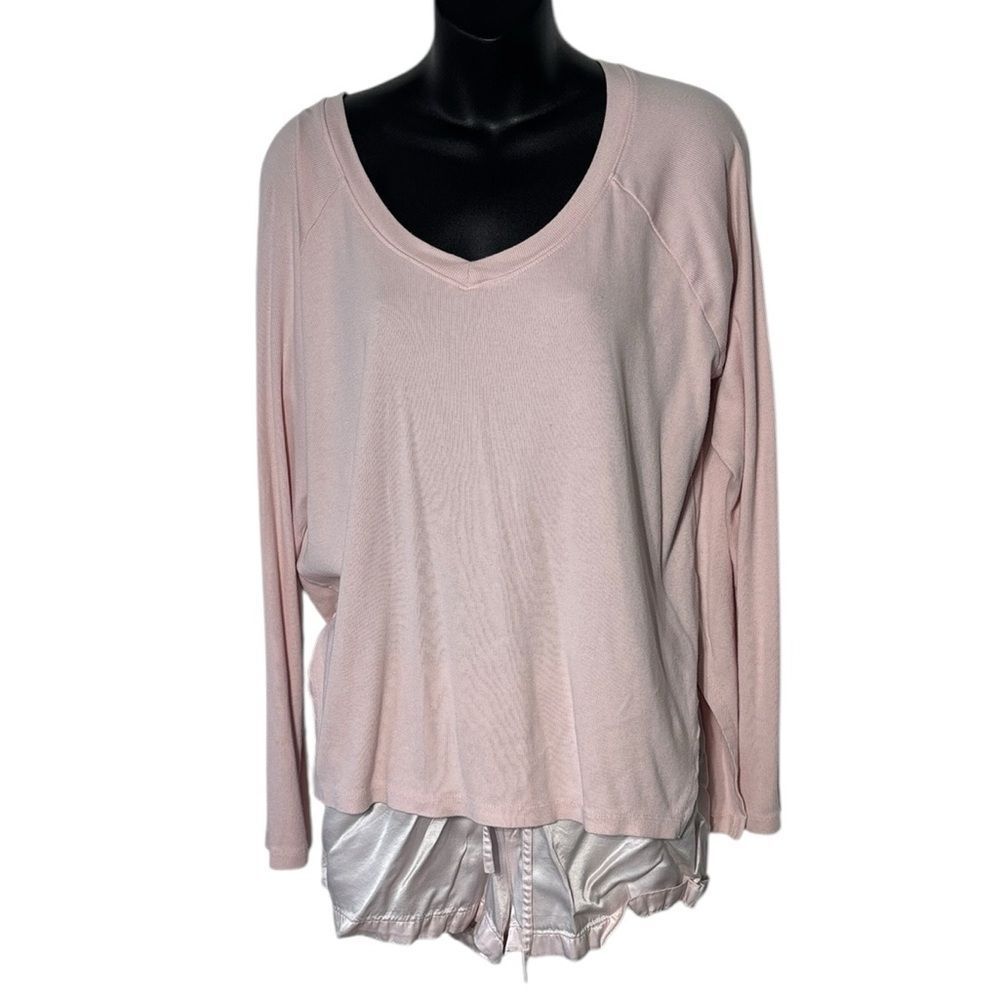 Pj Harlow women’s medium pajama set pink long sleeve‎ ribbed and  silky shorts